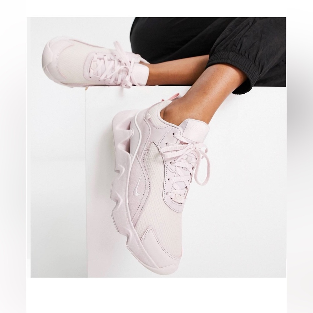Nike Ryz 365 2 Sneakers Size 7 Barely Rose Color